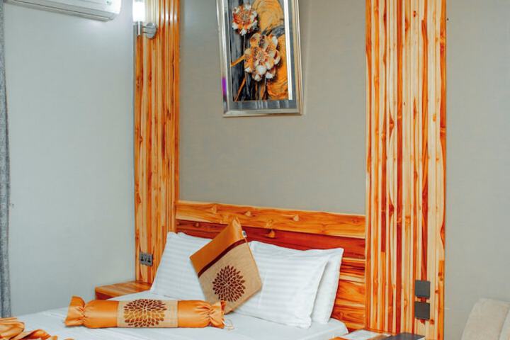 Room 3 of 44
