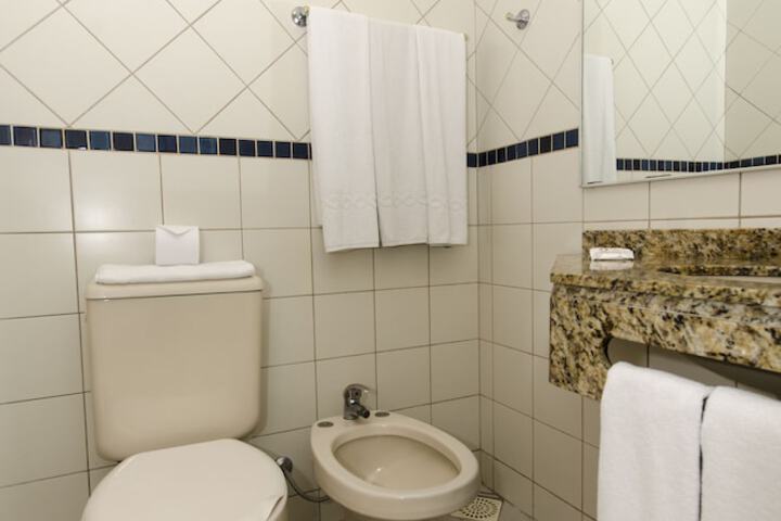 Room 9 of 28