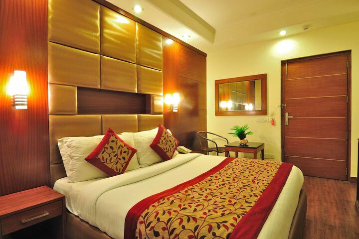 Room 9 of 31