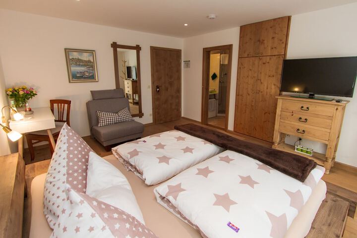 Room 3 of 44