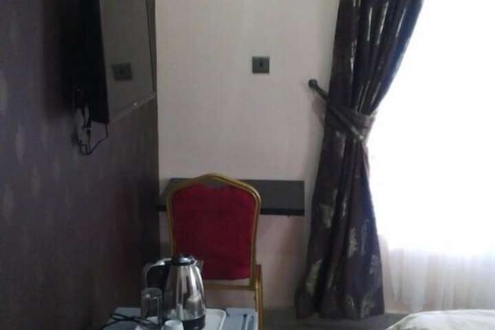 Room 8 of 12
