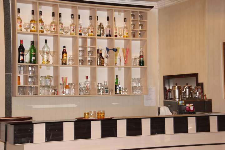 Lounge 76 of 90