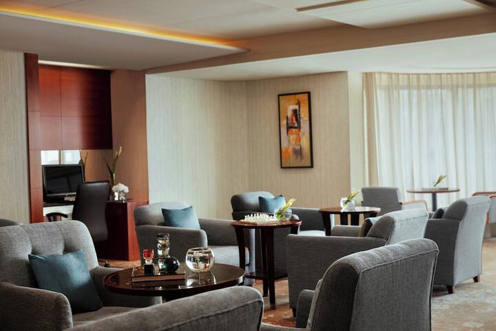 Lounge 42 of 56