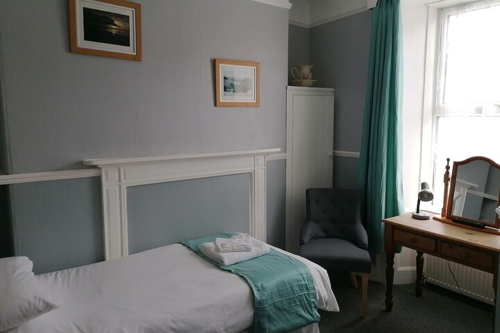 Room 13 of 27