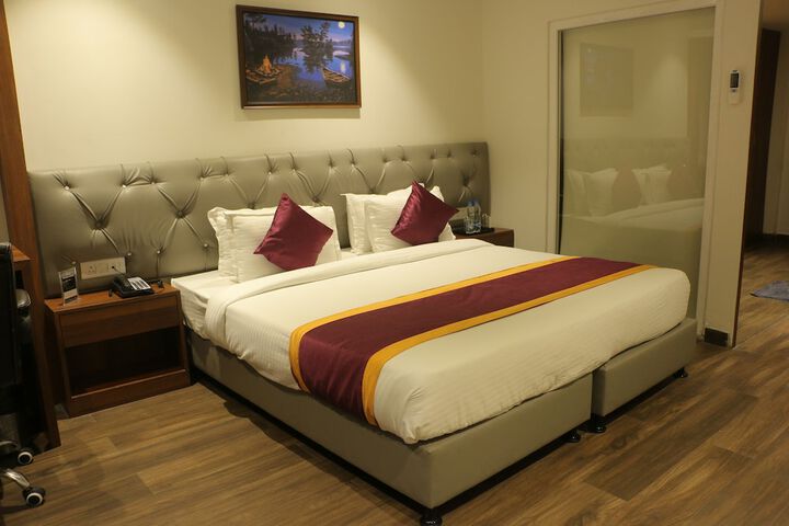 Room 3 of 53