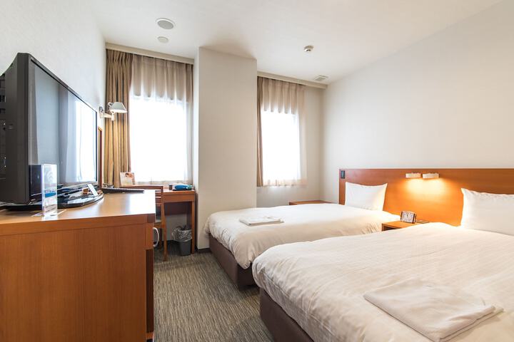 Room 11 of 36