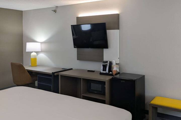 Room 12 of 18