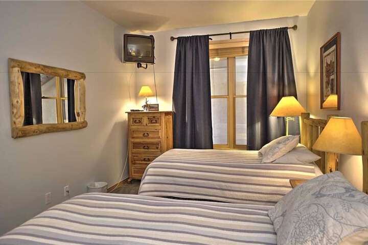 Room 21 of 136