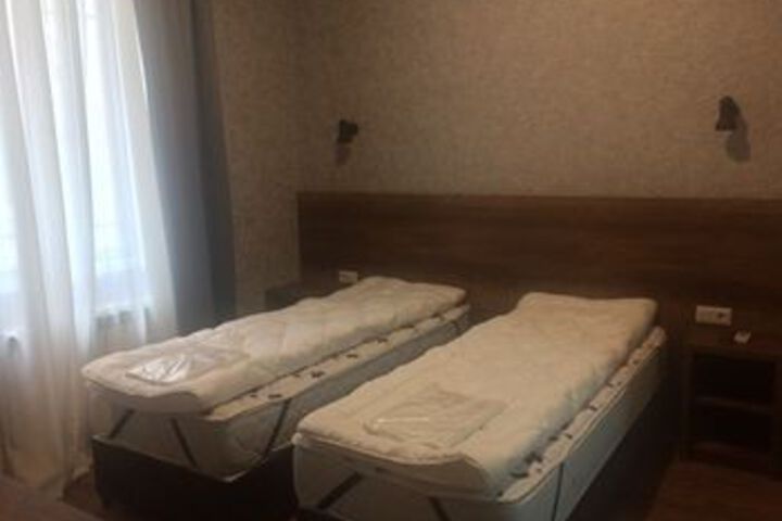 Room 8 of 18