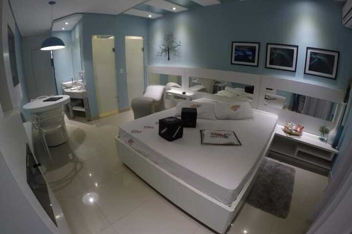 Room 32 of 61