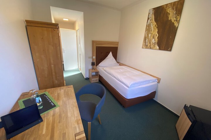 Room 3 of 66