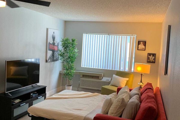 Room 8 of 10
