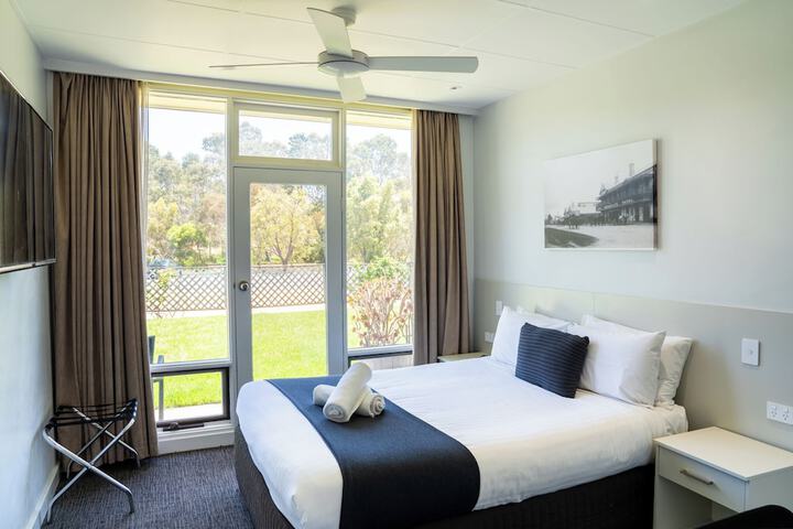 Room 4 of 27