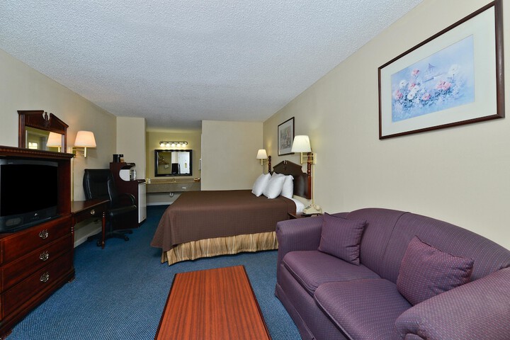 1 King Bed (2 of 11)