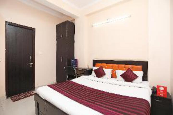 Room 13 of 22
