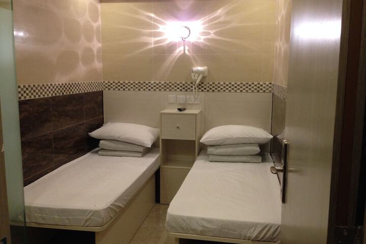 Room 6 of 49
