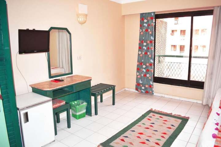 Room 6 of 15