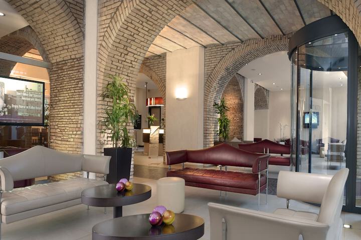Entrance & Lobby