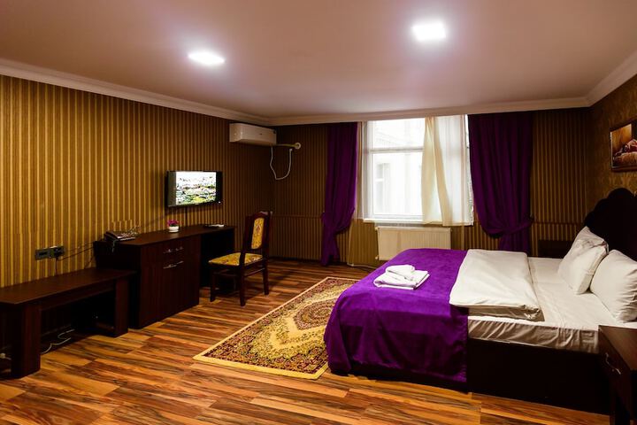 Room 17 of 45