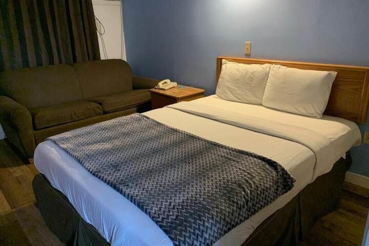 Room 10 of 99