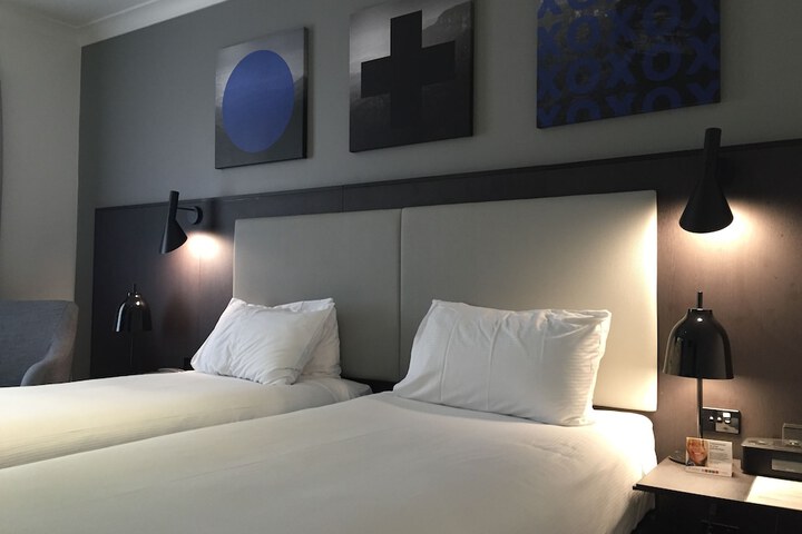 Room 10 of 29