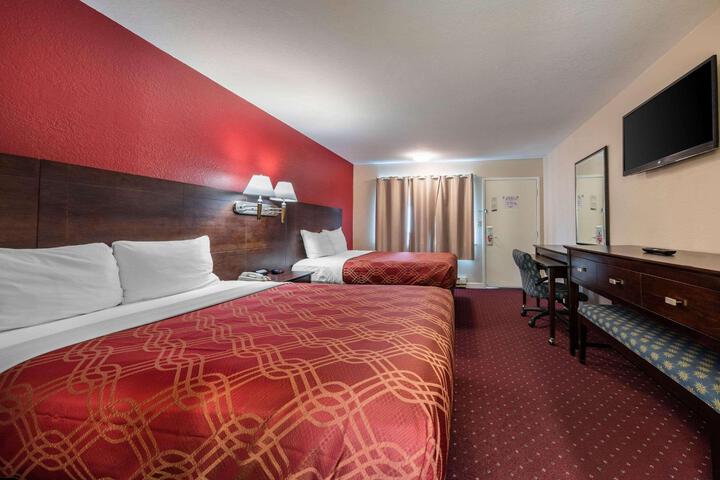 1 Queen Bed (2 of 11)