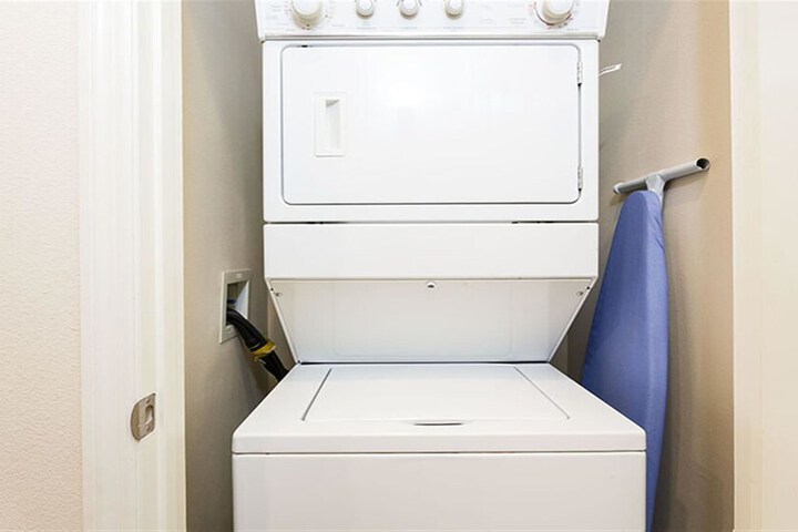 Laundry 7 of 32