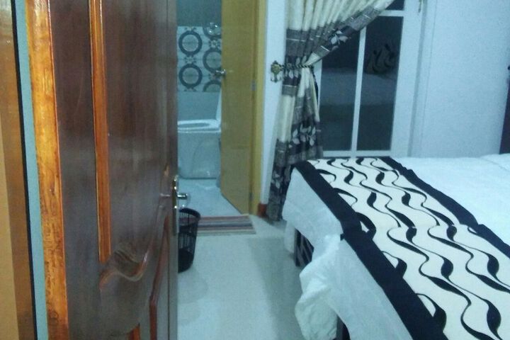 Room 12 of 25