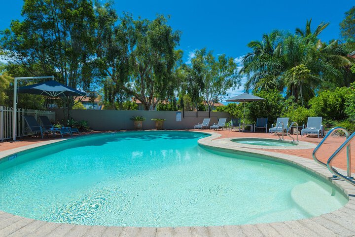 Pool 31 of 39
