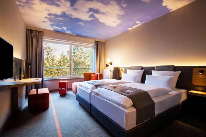 Room 4 of 40