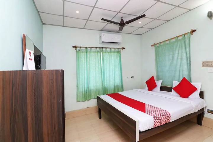 Room 6 of 13