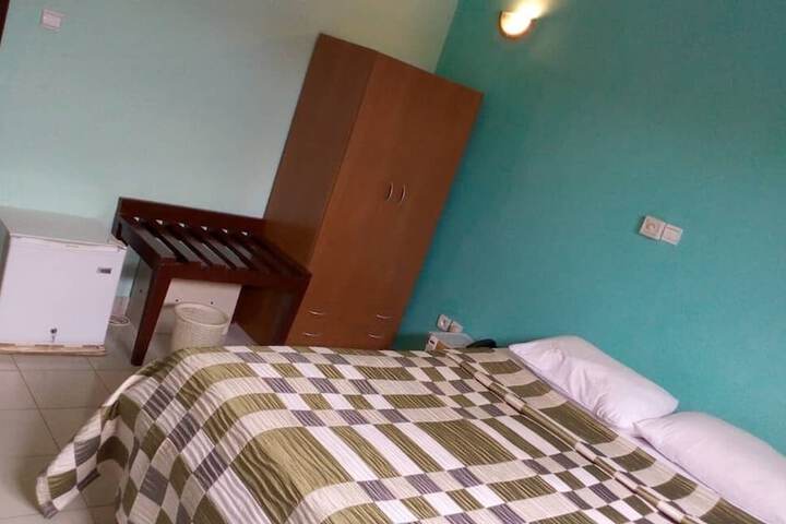 Room 6 of 11