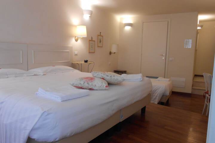 Room 9 of 40