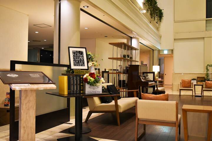 Hotel Interior 4 of 115