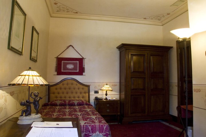 Room 9 of 51