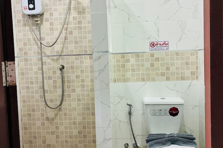 Room 18 of 28
