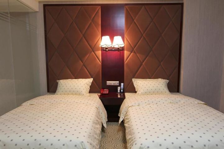 Room 2 of 26