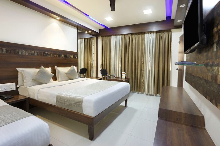 Room 6 of 9