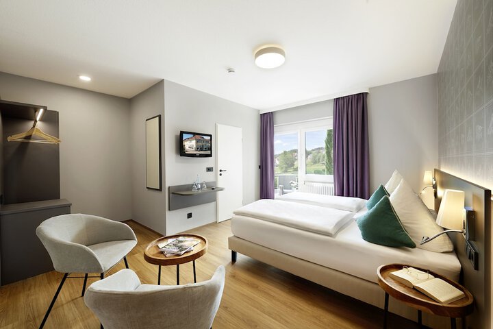 Room 6 of 13