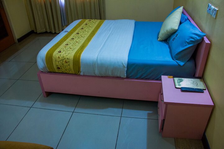 Room 17 of 44