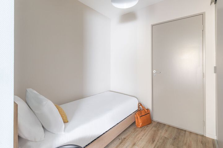 Room 17 of 31