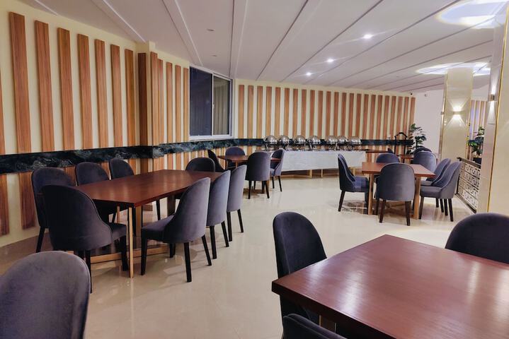 Dining 45 of 55