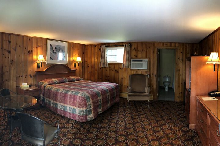 Room 10 of 17
