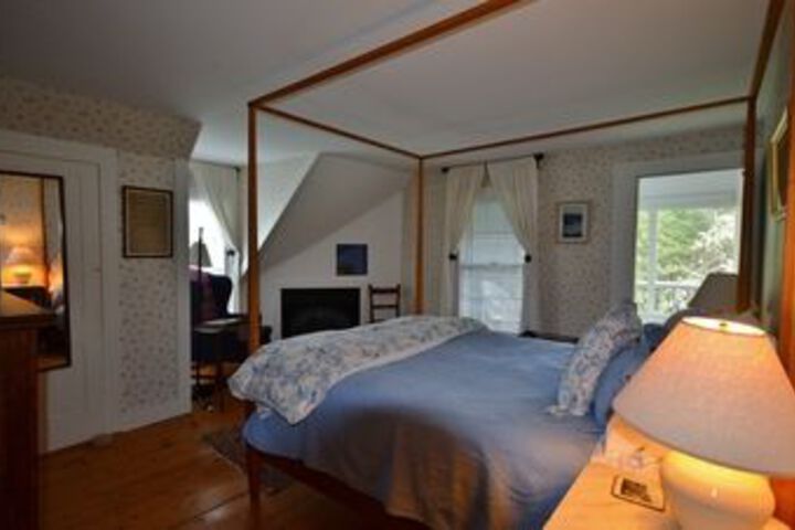 Room 18 of 33