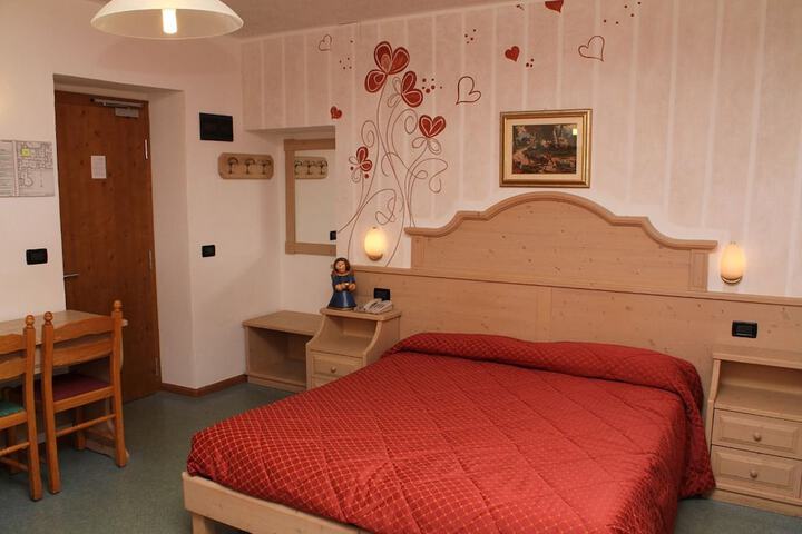 Room 3 of 46