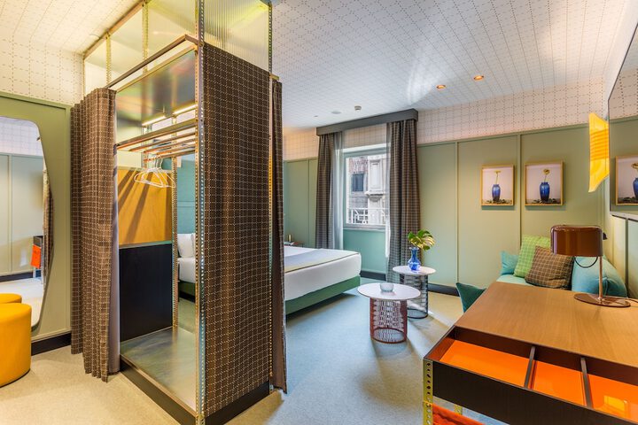 Room 37 of 100