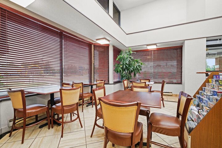 Breakfast/Coffee Service 32 of 37