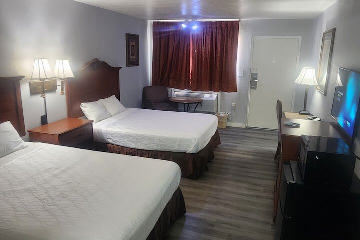 Room 6 of 8