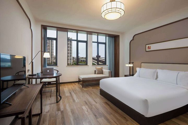 Room 10 of 25