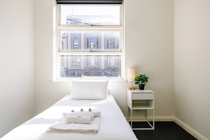 Room 9 of 22